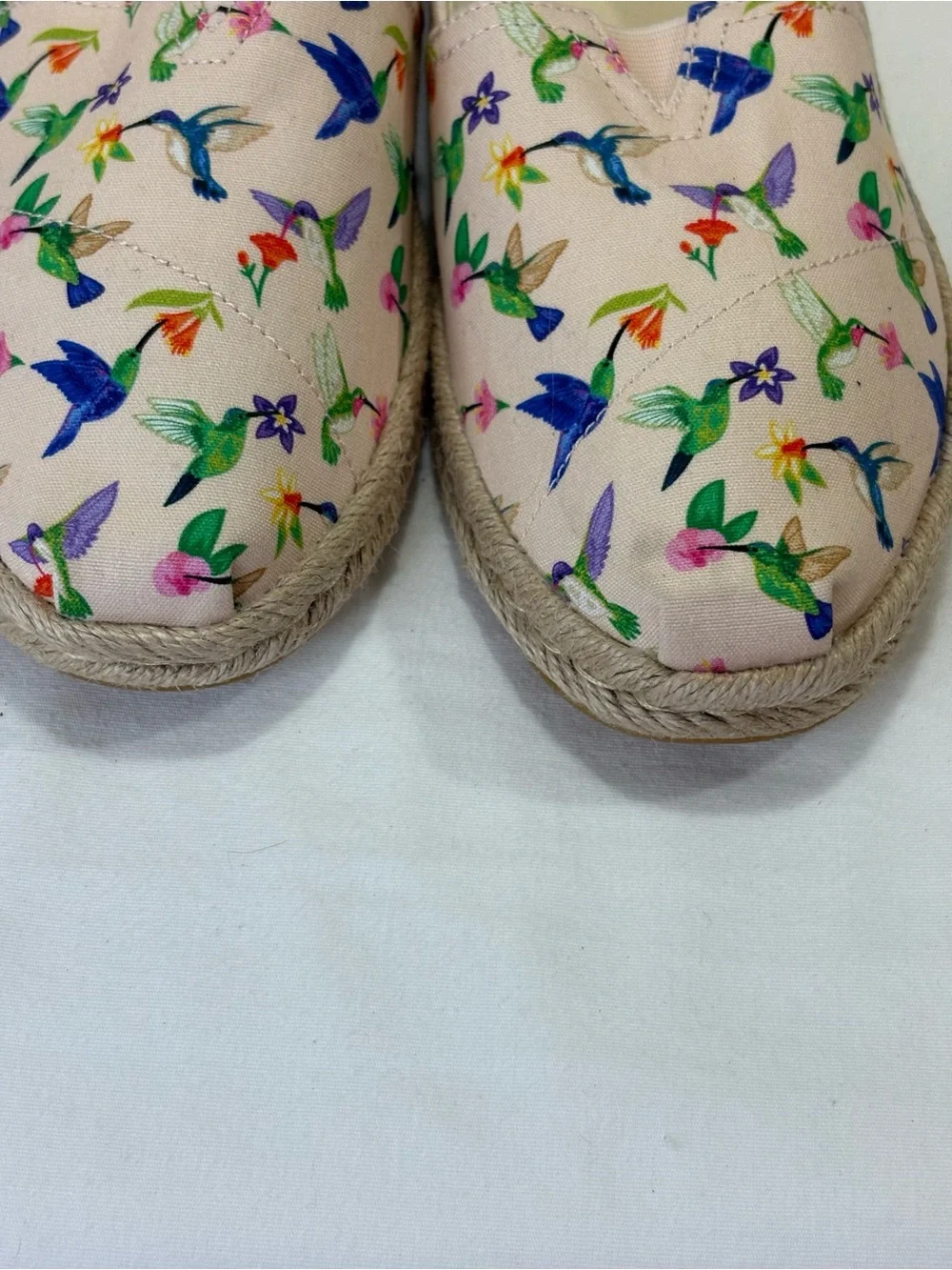 NWOB TOMS Women’s Cream Espadrilles with Colorful Hummingbird Print SZ 8.5 $68